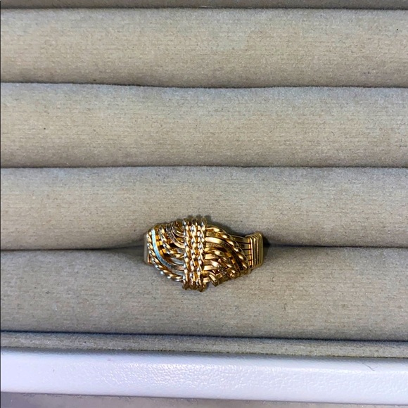 Gold ring - Picture 1 of 2